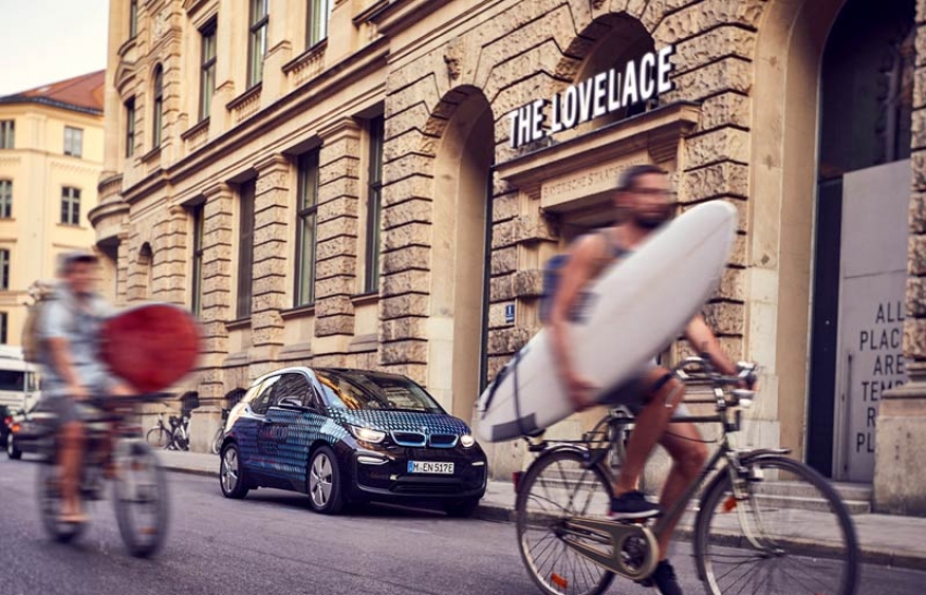 Pop-up-Hotel The Lovelace München bietet BMW i3 Shuttle-Service