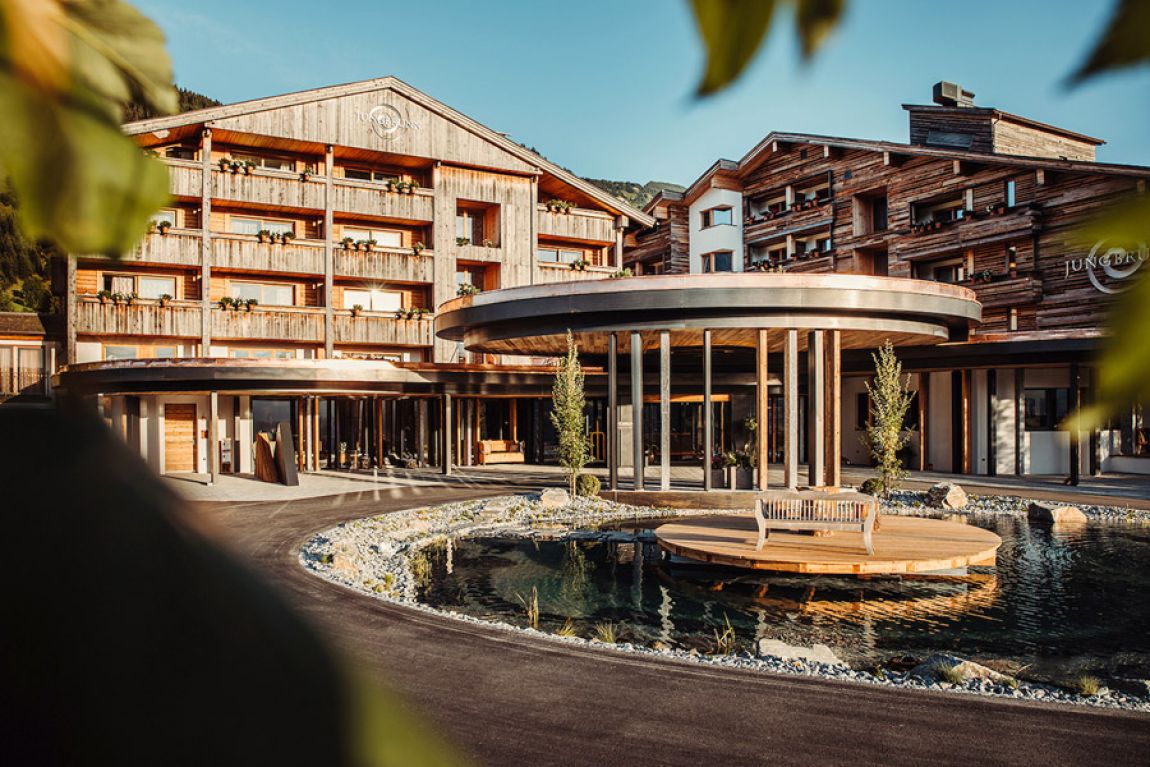 Hotel Jungbrunn mt Lobby-Facelift, neuen Suiten und vergrößertem Spa