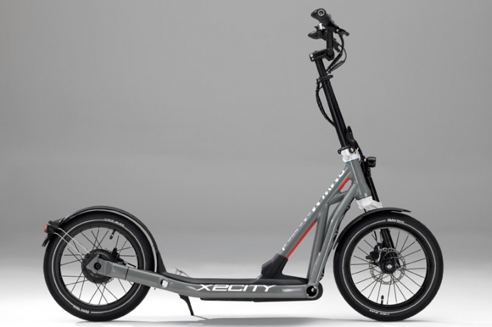 Lifestyle Equipment: Elektro Kick-Scooter X2City von BMW